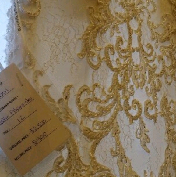 Wedding Dress - Picture 6 of 8